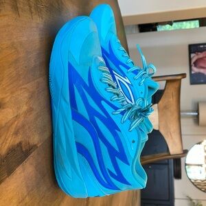 Puma Melo boys basketball shoes; size 7.